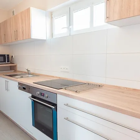 Nad Stastnym Sklepem Apartment