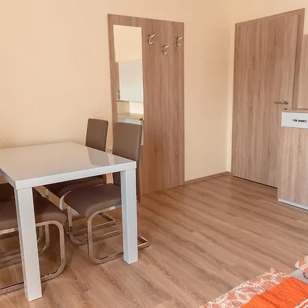Nad Stastnym Sklepem Apartment *